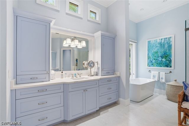 1237 Pocantico LN, Naples, FL 34110