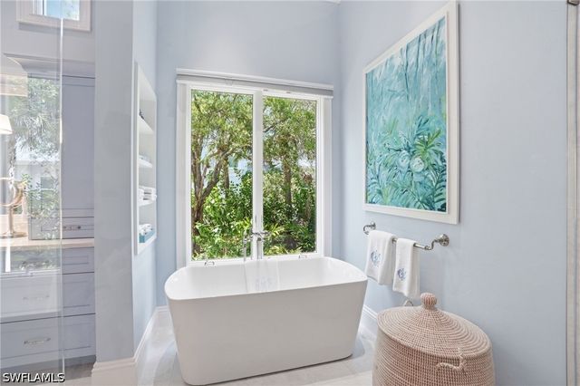 1237 Pocantico LN, Naples, FL 34110