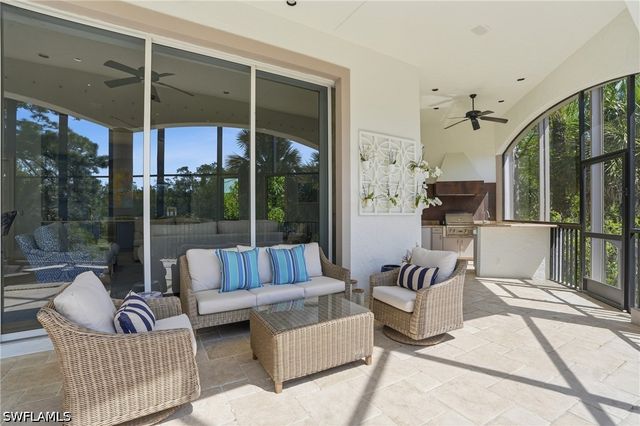 1237 Pocantico LN, Naples, FL 34110