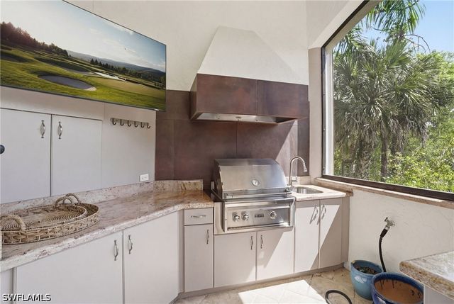 1237 Pocantico LN, Naples, FL 34110