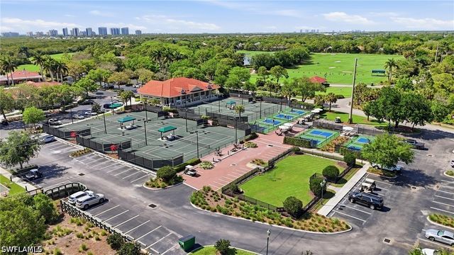 1237 Pocantico LN, Naples, FL 34110