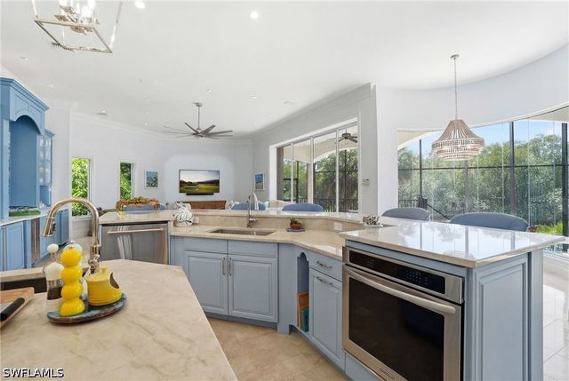 1237 Pocantico LN, Naples, FL 34110