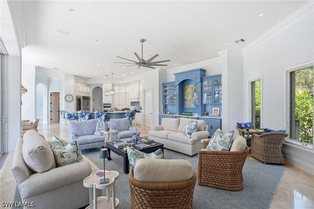 1237 Pocantico LN, Naples, FL 34110