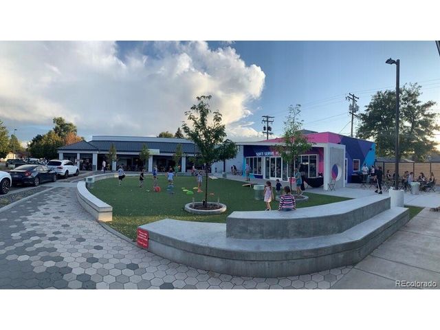 2880 Oneida St, Denver, CO 80207