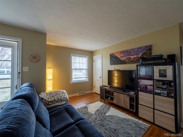 2880 Oneida St, Denver, CO 80207