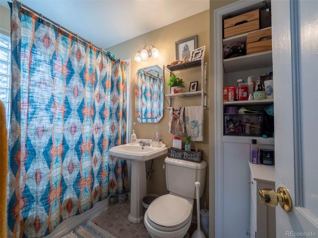 2880 Oneida St, Denver, CO 80207