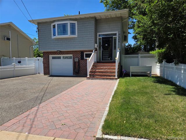 860 Udall Road, West Islip, NY 11795