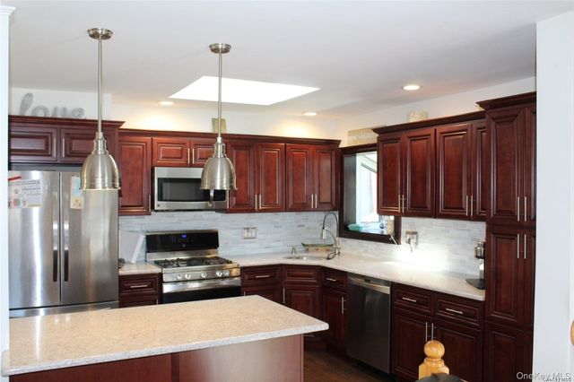 860 Udall Road, West Islip, NY 11795