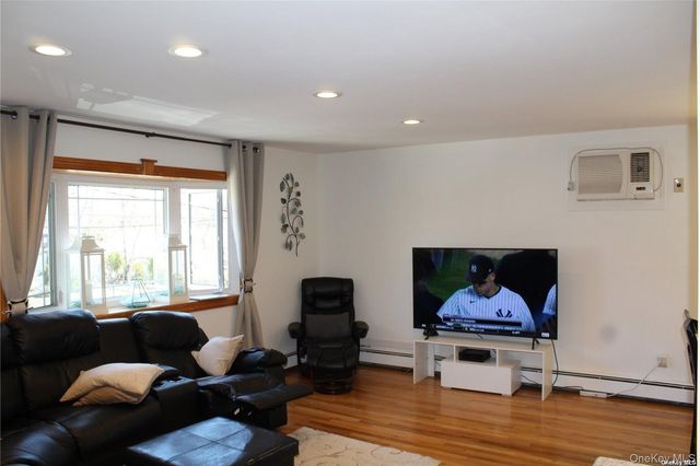 860 Udall Road, West Islip, NY 11795