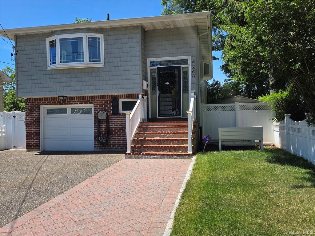 860 Udall Road, West Islip, NY 11795