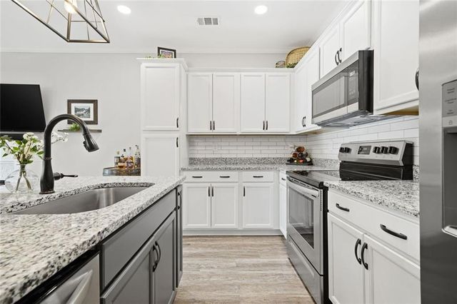 1528 Bluff Valley Circle, Gainesville, GA 30504