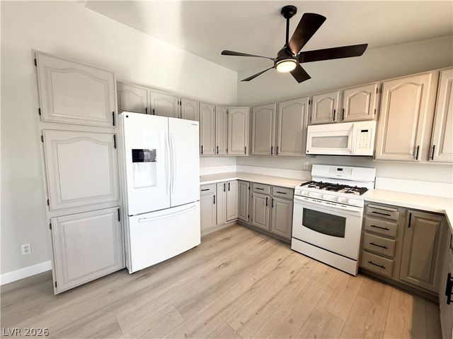 325 Greenfield Lane, Las Vegas, NV 89107