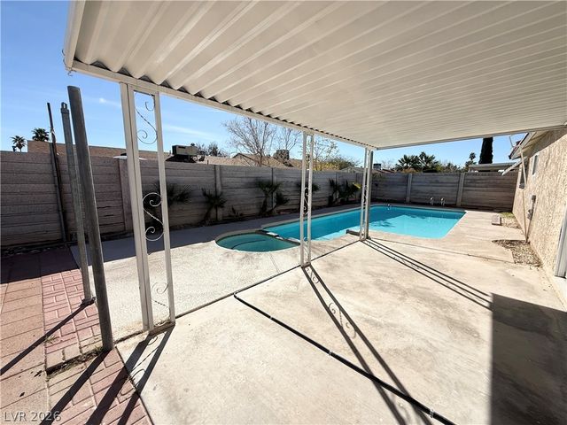 325 Greenfield Lane, Las Vegas, NV 89107