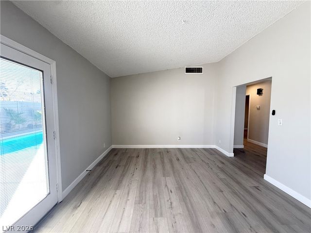 325 Greenfield Lane, Las Vegas, NV 89107