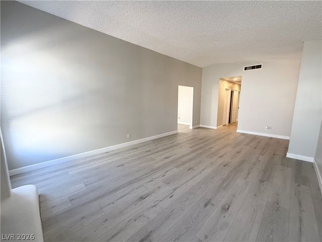 325 Greenfield Lane, Las Vegas, NV 89107