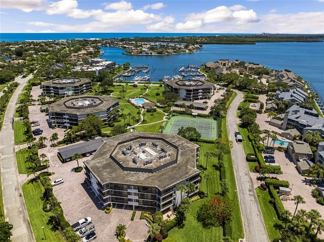 1815 Mooringline Dr 1, Vero Beach, FL 32963