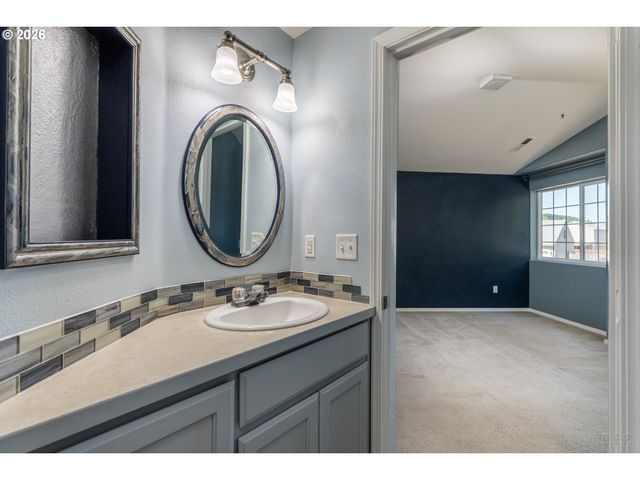 425 NORTHSTAR Ct, Columbia City, OR 97018