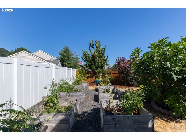 425 NORTHSTAR Ct, Columbia City, OR 97018