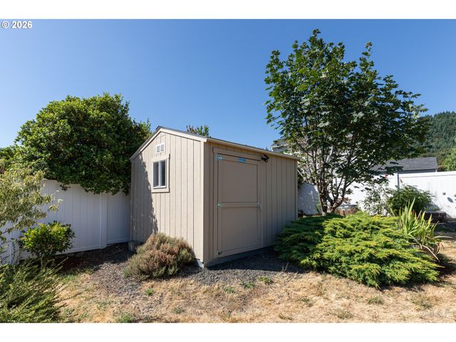 425 NORTHSTAR Ct, Columbia City, OR 97018