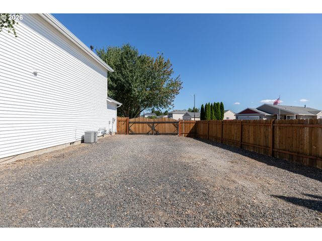 425 NORTHSTAR Ct, Columbia City, OR 97018