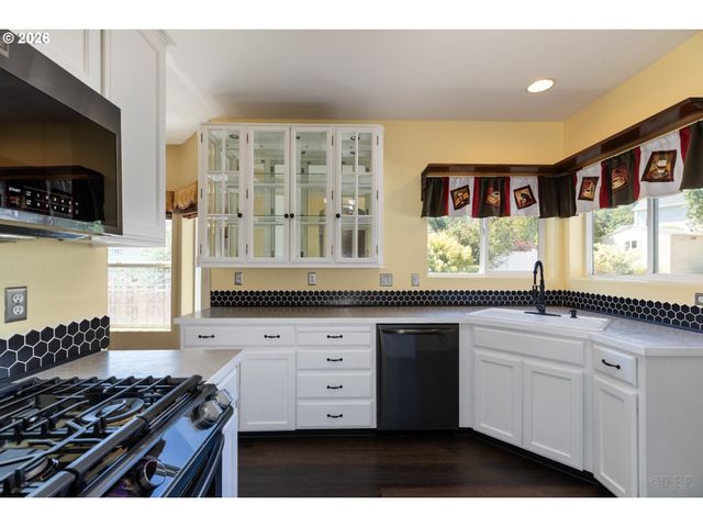 425 NORTHSTAR Ct, Columbia City, OR 97018
