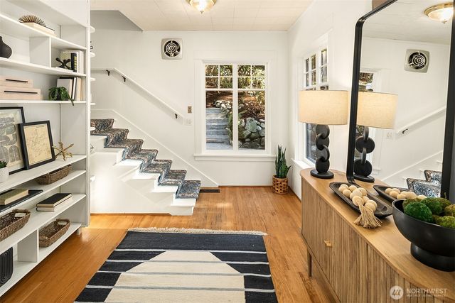 4240 W Cramer Street, Seattle, WA 98199