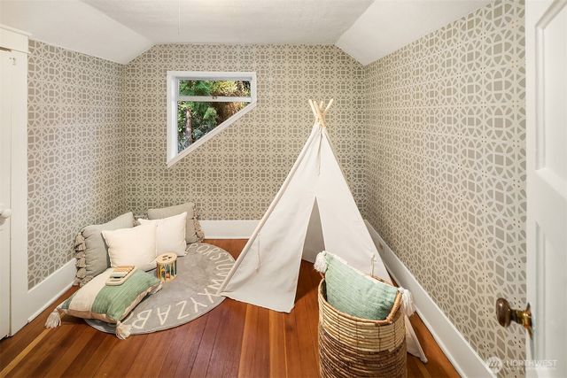 4240 W Cramer Street, Seattle, WA 98199