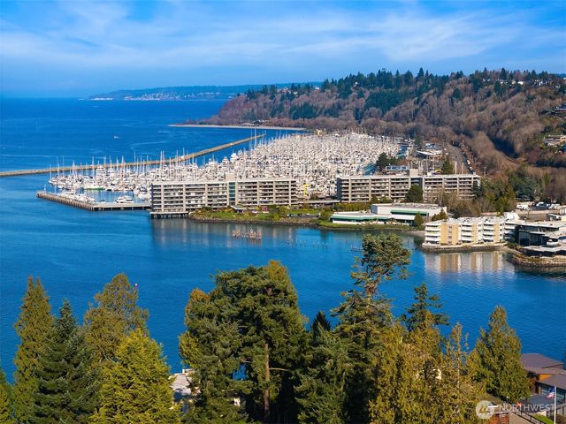 4240 W Cramer Street, Seattle, WA 98199