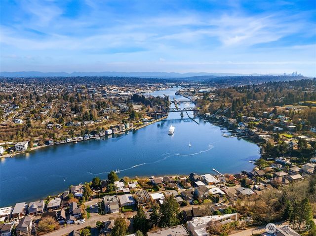 4240 W Cramer Street, Seattle, WA 98199