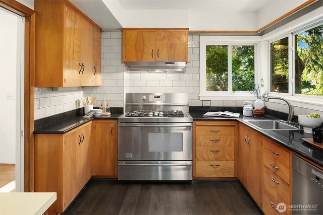 4240 W Cramer Street, Seattle, WA 98199