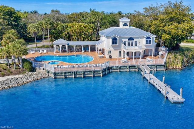 2810 Citrus Lake DR U201, Naples, FL 34109