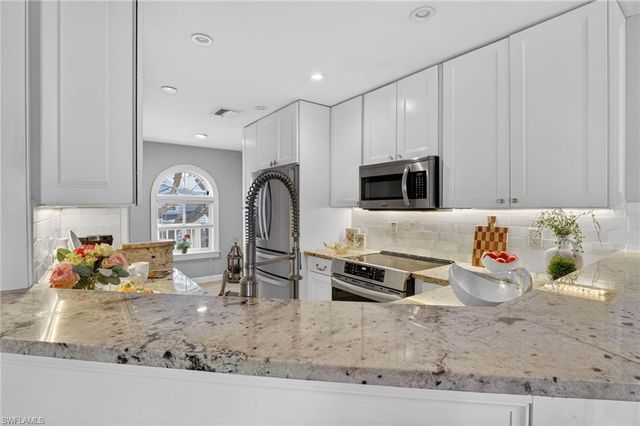 2810 Citrus Lake DR U201, Naples, FL 34109