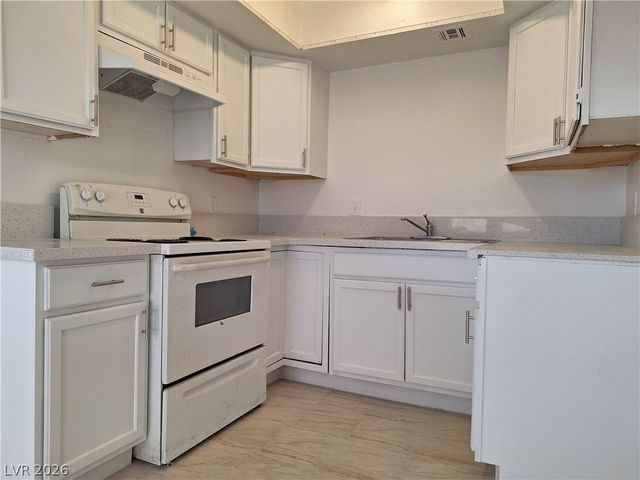 1446 Garden Circle C, Las Vegas, NV 89119