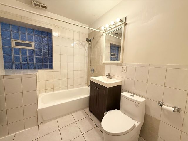 6035 S Saint Lawrence Avenue GS, Chicago, IL 60637