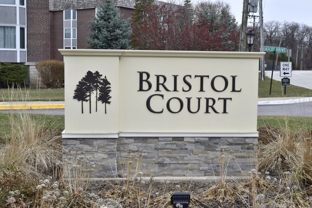 400 Ascot Drive 3M, Park Ridge, IL 60068