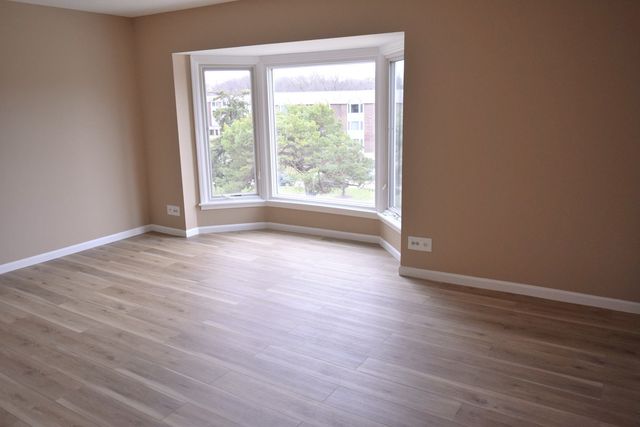 400 Ascot Drive 3M, Park Ridge, IL 60068