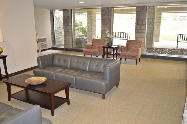 400 Ascot Drive 3M, Park Ridge, IL 60068