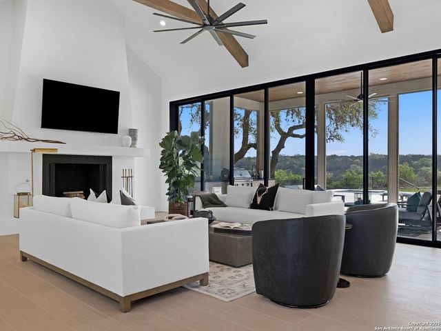 137 Phillip Ranch Rd, Boerne, TX 78006