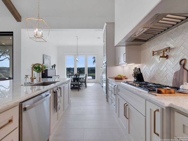 137 Phillip Ranch Rd, Boerne, TX 78006