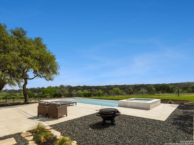 137 Phillip Ranch Rd, Boerne, TX 78006