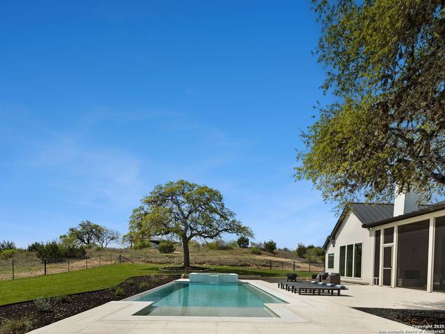 137 Phillip Ranch Rd, Boerne, TX 78006