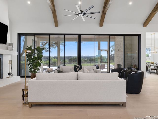 137 Phillip Ranch Rd, Boerne, TX 78006