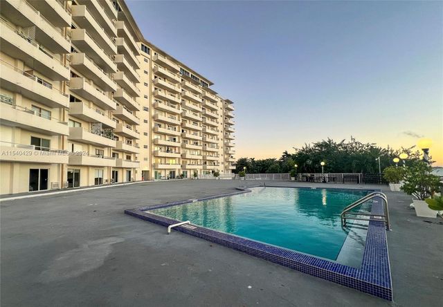 7904 West Dr 305, North Bay Village, FL 33141