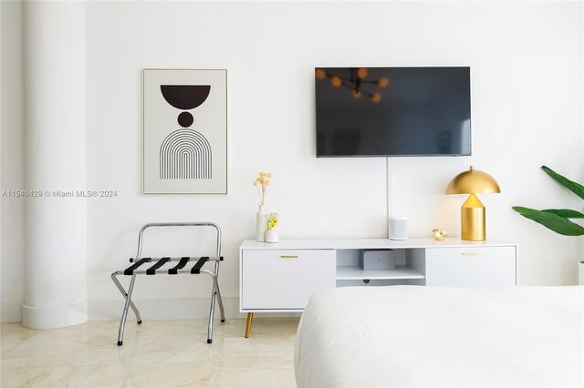 7904 West Dr 305, North Bay Village, FL 33141