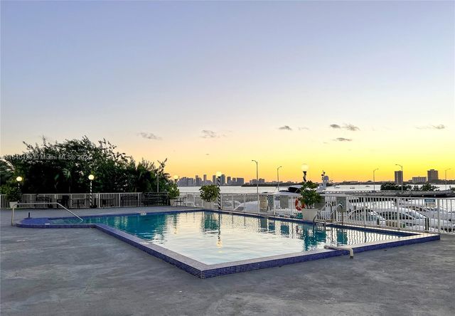 7904 West Dr 305, North Bay Village, FL 33141