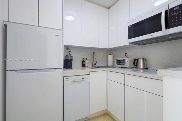 7904 West Dr 305, North Bay Village, FL 33141