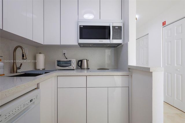 7904 West Dr 305, North Bay Village, FL 33141