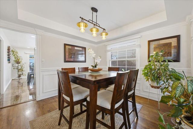 32523 Cambridge Drive, Warren, MI 48093