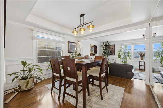 32523 Cambridge Drive, Warren, MI 48093