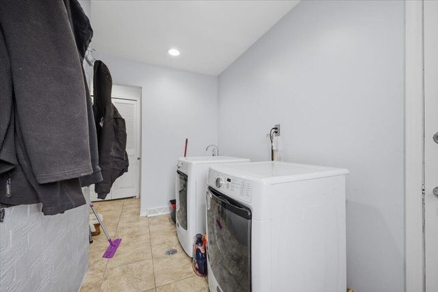 32523 Cambridge Drive, Warren, MI 48093